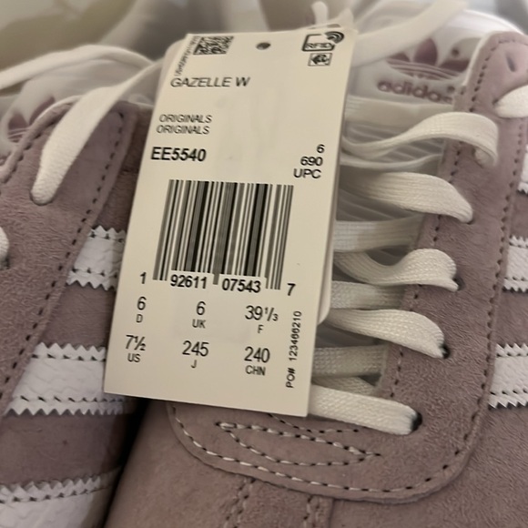 Adidas Gazelles - Women’s size 7.5 - Picture 3 of 4